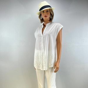 Women XXL white Blouse Tunic,  eye let trim at the bottom. sleeveless NWOT